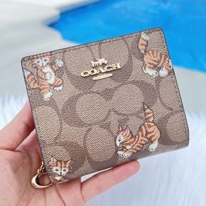 NWT Coach Snap Wallet In Signature Canvas With Dancing Kitten Print
